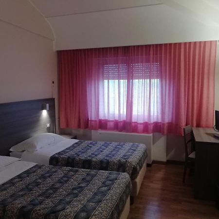 Hotel La Fonte Озимо Екстериор снимка