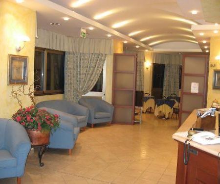 Hotel La Fonte Озимо Екстериор снимка