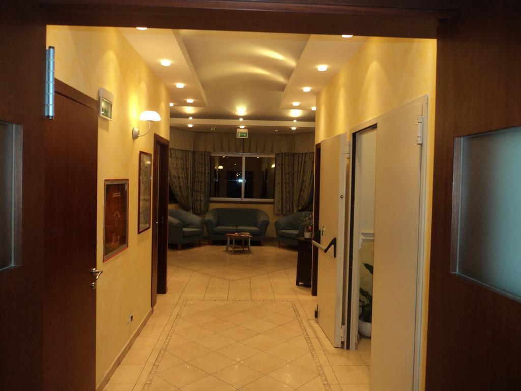 Hotel La Fonte Озимо Екстериор снимка