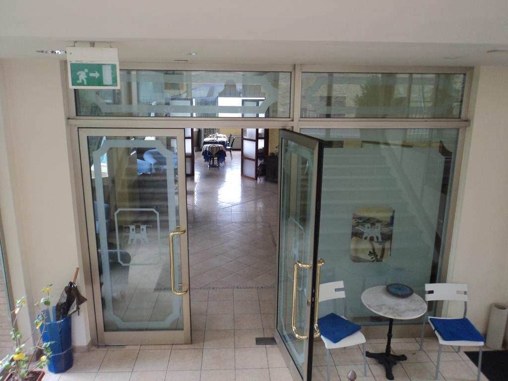 Hotel La Fonte Озимо Екстериор снимка