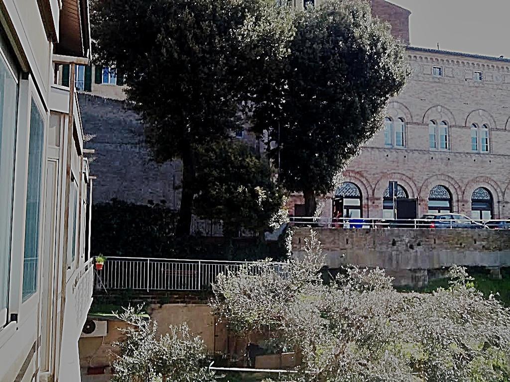 Hotel La Fonte Озимо Екстериор снимка