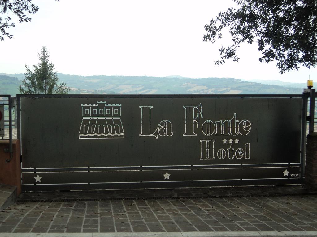 Hotel La Fonte Озимо Екстериор снимка