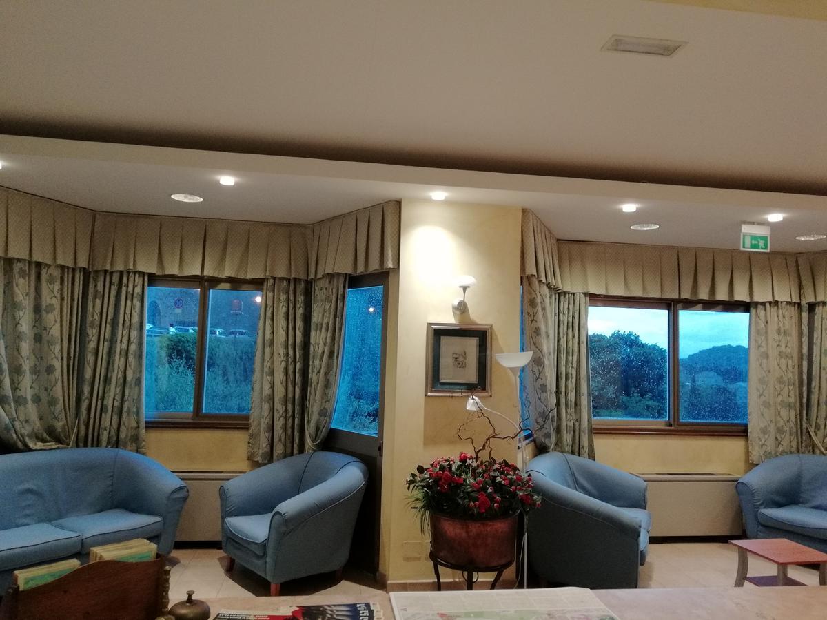 Hotel La Fonte Озимо Екстериор снимка