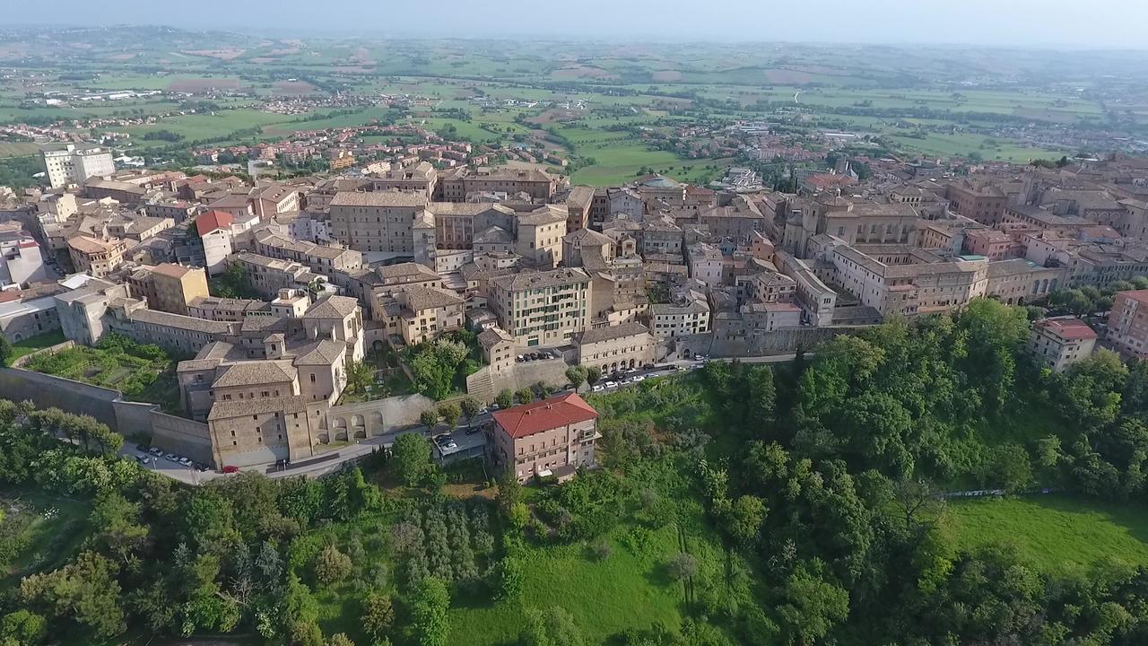 Hotel La Fonte Озимо Екстериор снимка