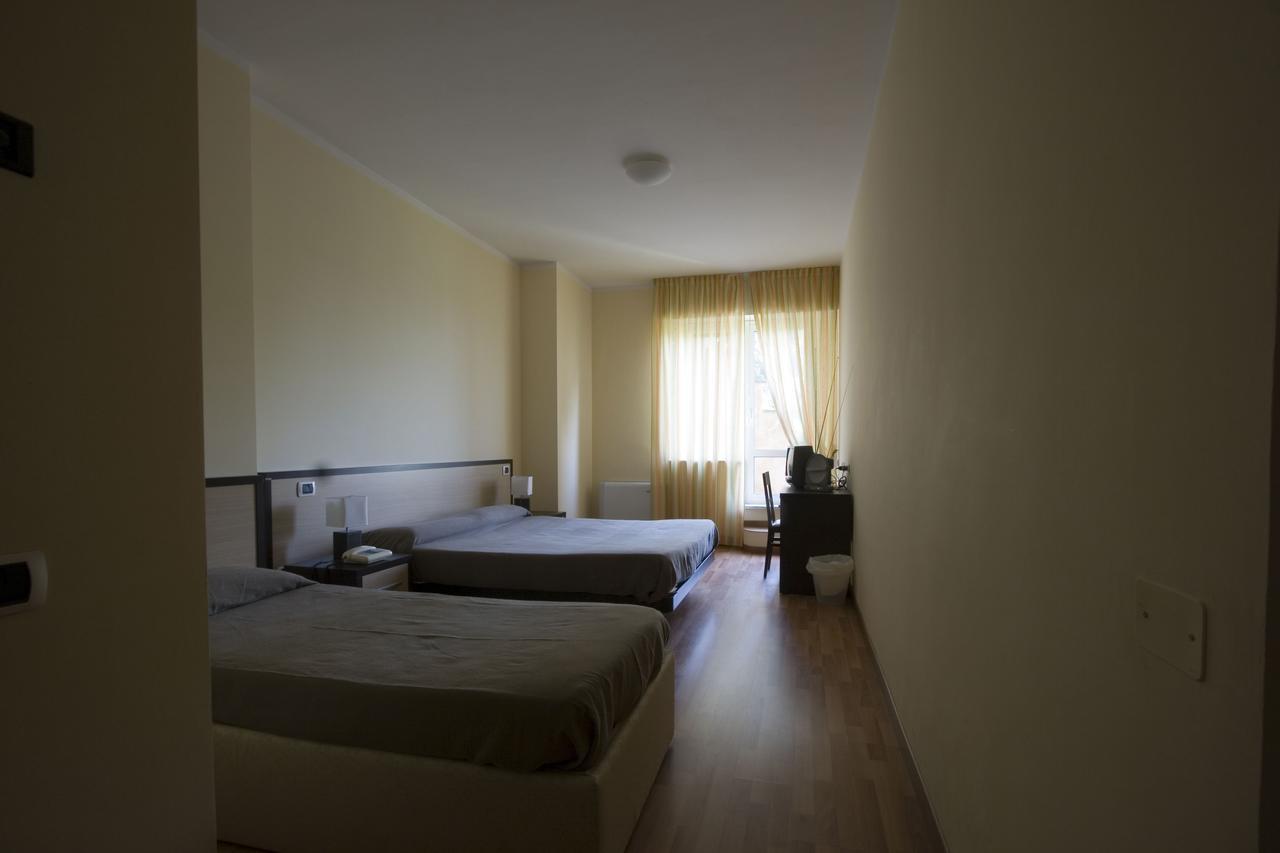 Hotel La Fonte Озимо Екстериор снимка