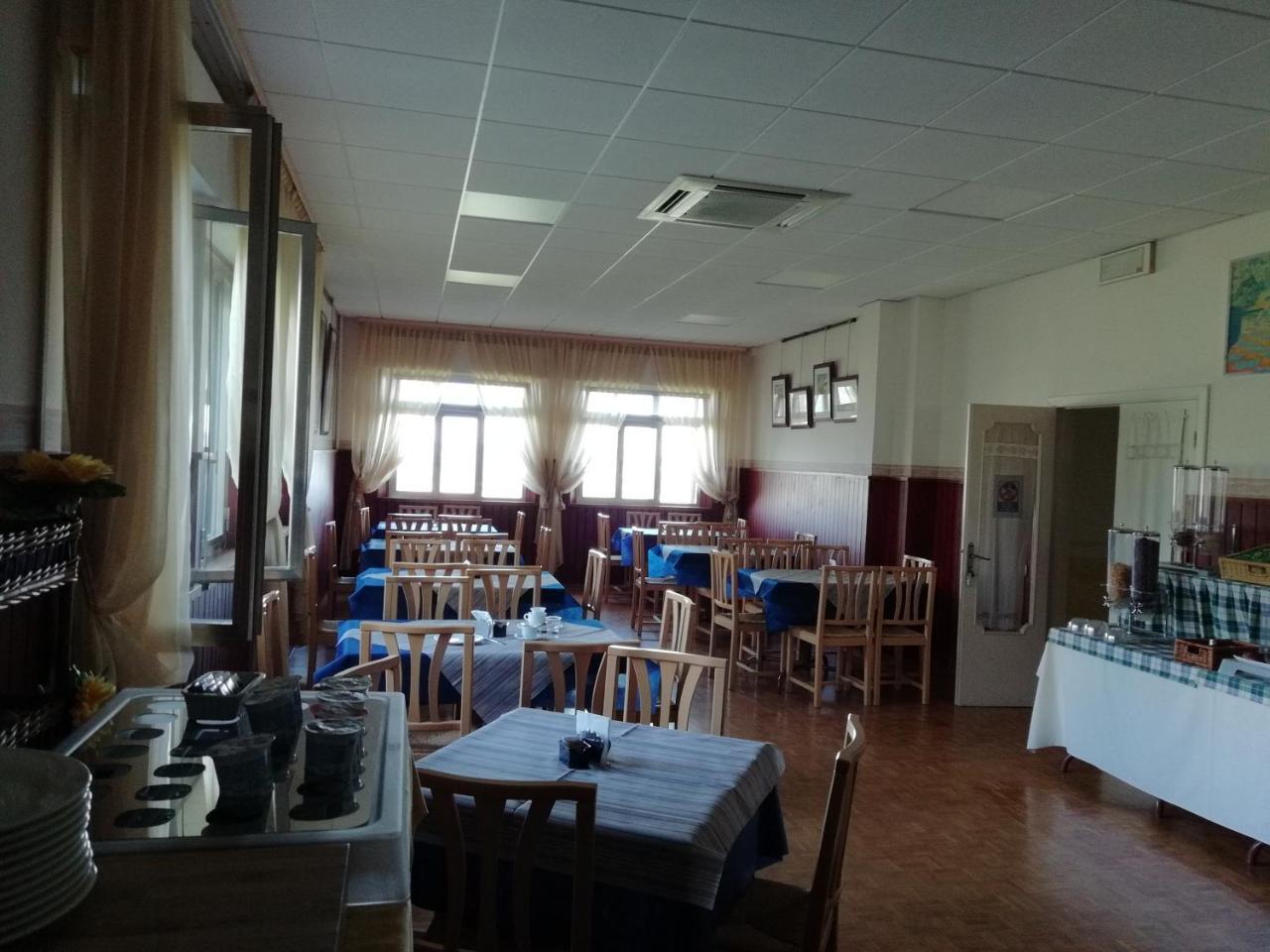 Hotel La Fonte Озимо Екстериор снимка