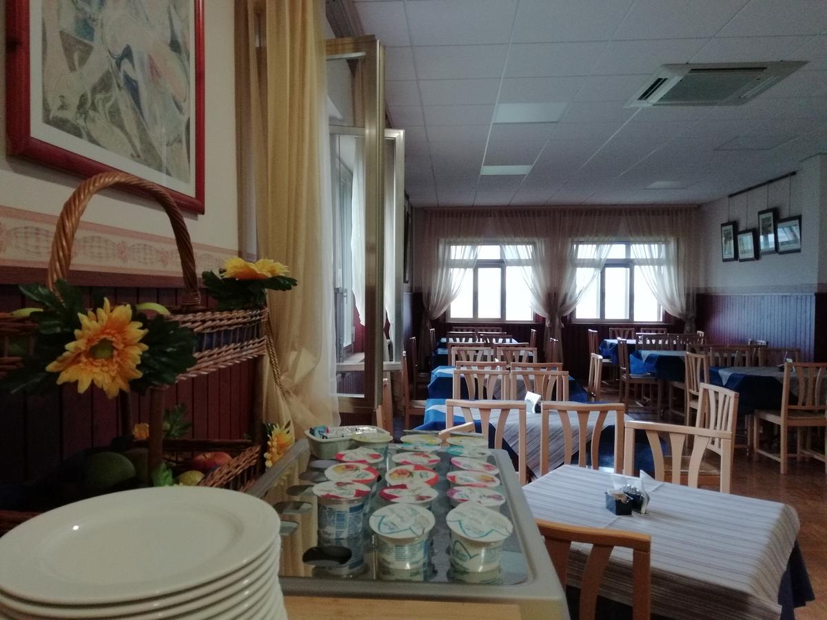 Hotel La Fonte Озимо Екстериор снимка